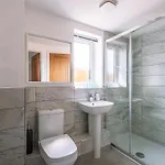 2 Bed Boutique With Free Parking Apartmán