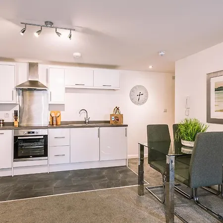 2 Bed Boutique With Free Parking