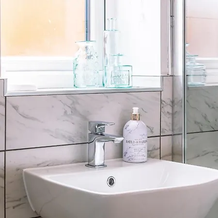 2 Bed Boutique With Free Parking Apartmán *