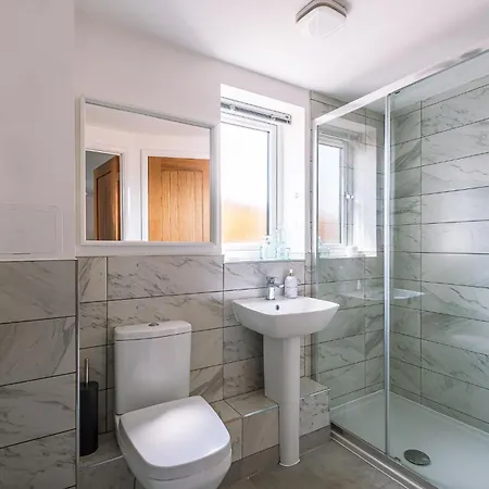 2 Bed Boutique With Free Parking Apartmán