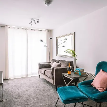 2 Bed Boutique With Free Parking 아파트 *